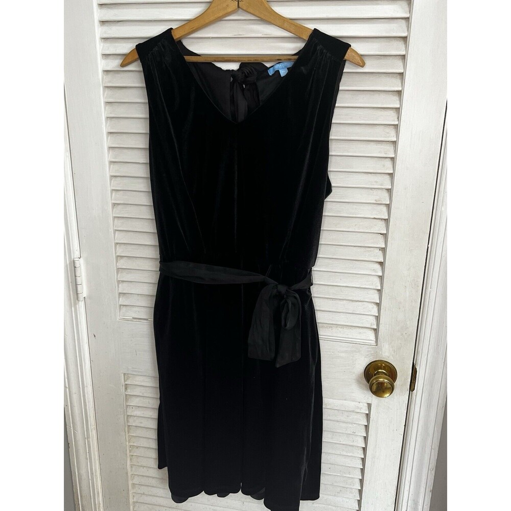 Classic Black Velvet Sleeveless Dress with Waist Tie